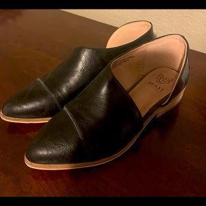 Beast fashion flats size 7